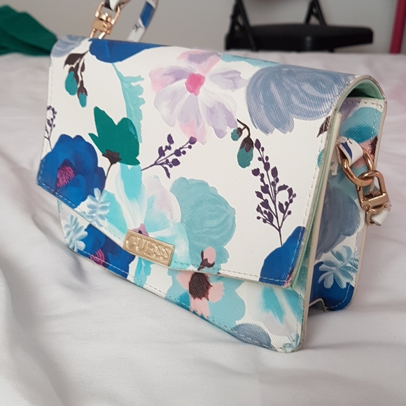 COPY - Guess floral cross body bag - Picture 4 of 4